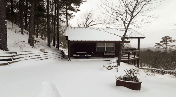 The Cozy Cabin In Oklahoma That’s Ideal For Winter Snuggles And Relaxation